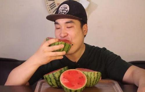 有个网红纹身吃瓜,揭秘纹身背后的故事与争议  第3张 有个网红纹身吃瓜,揭秘纹身背后的故事与争议  第3张